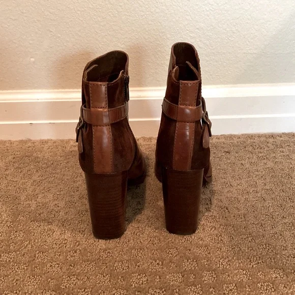 Frye ankle boot. Worn once. Size 8 - Picture 2 of 3